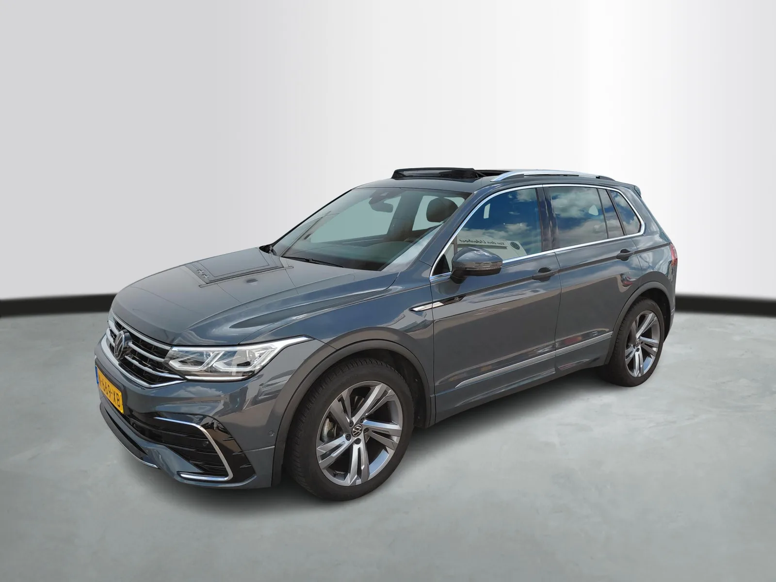 Volkswagen Tiguan (2022) — foto 1