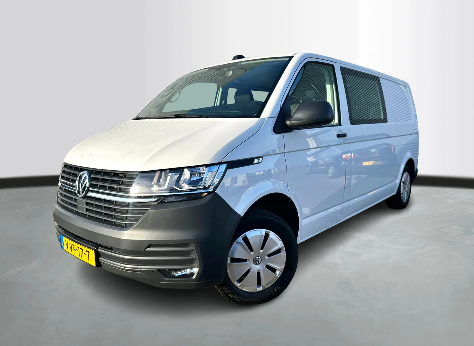 Volkswagen Transporter (2023) — foto 1