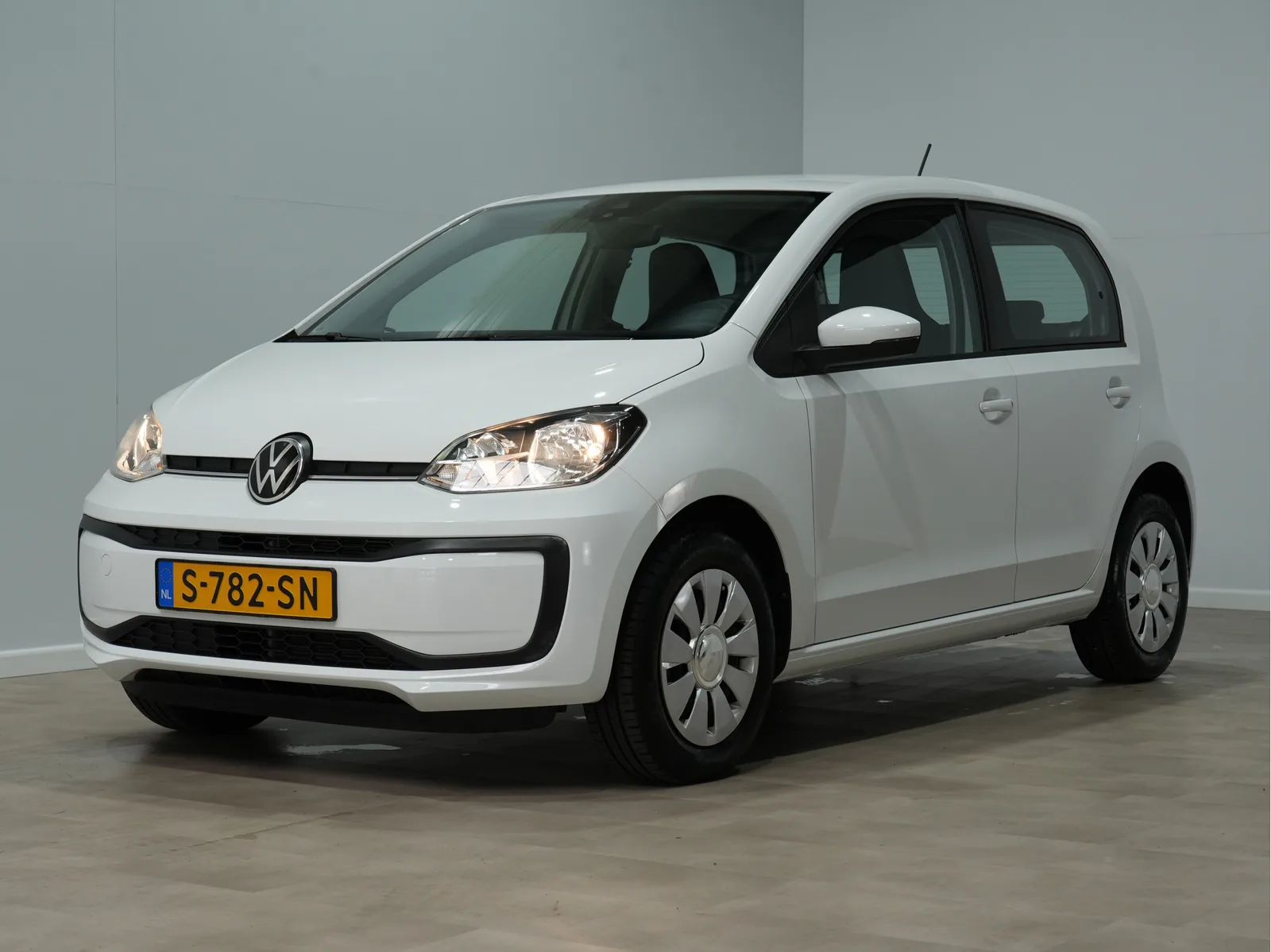 Volkswagen Up! (2023) — foto 1