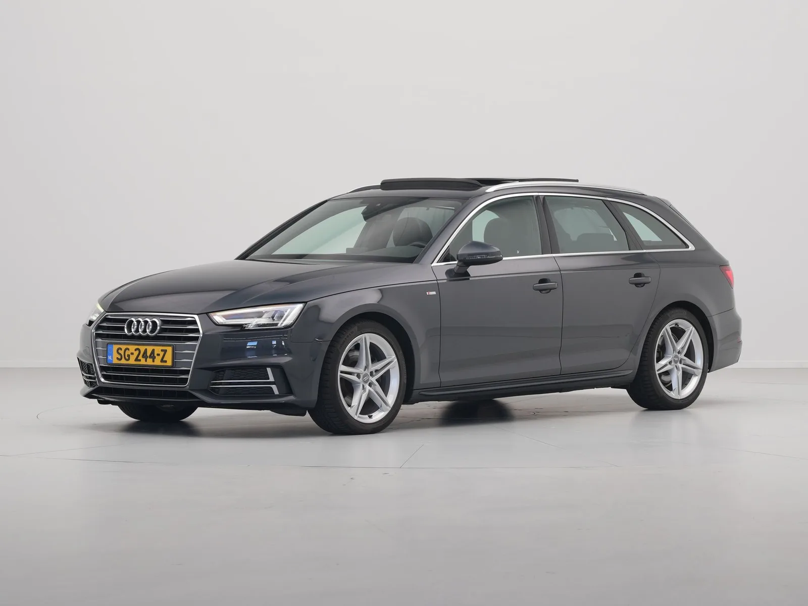 Audi A4 (2018) — foto 1