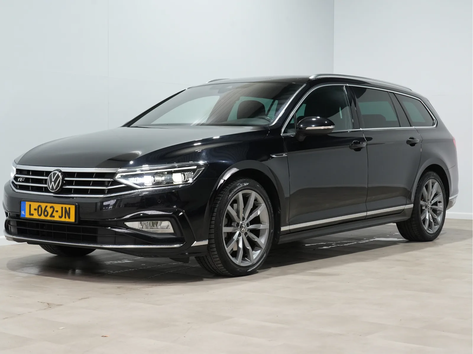 Volkswagen Passat (2021) — foto 1