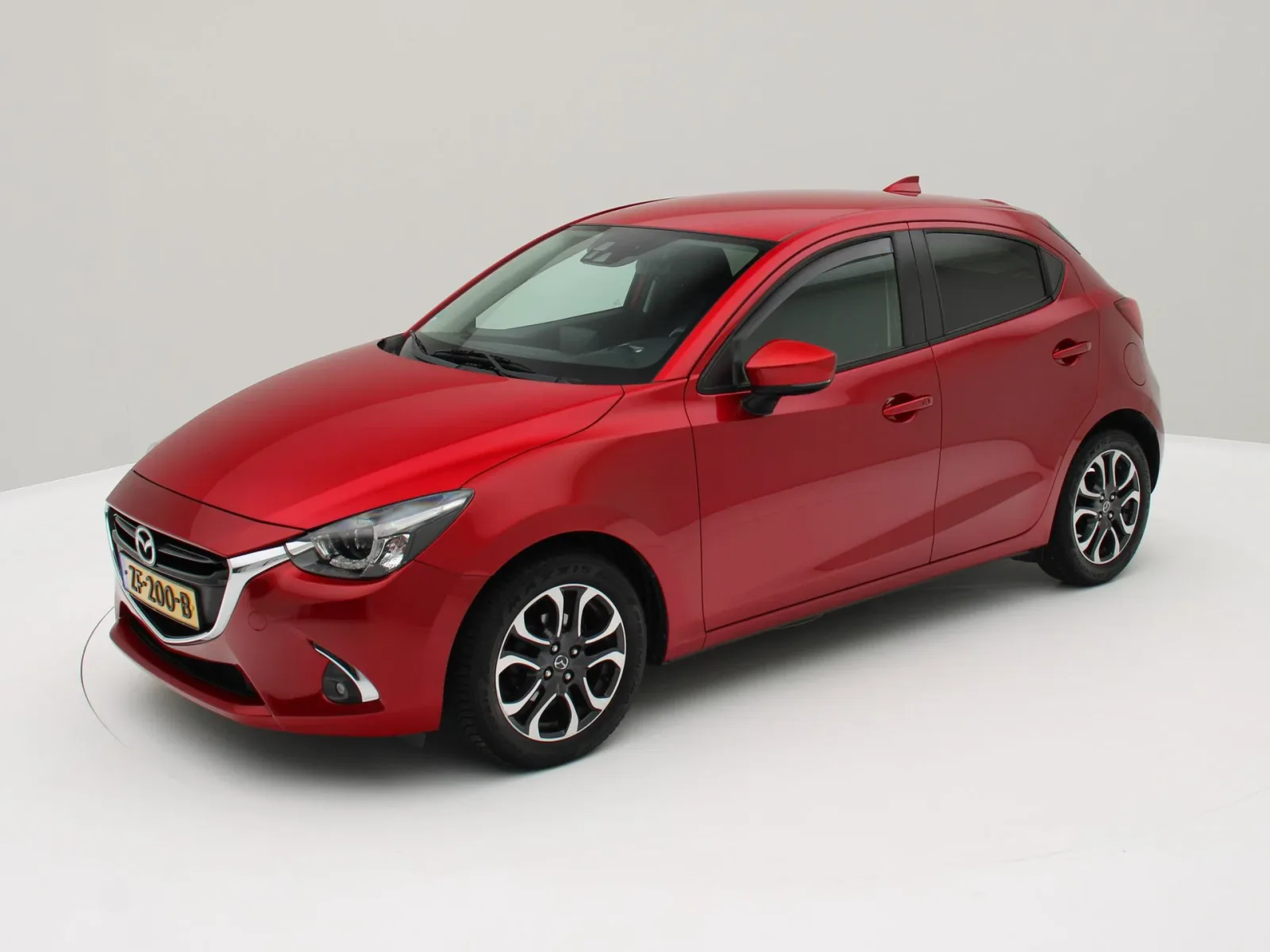 Mazda 2 (2019) — foto 1