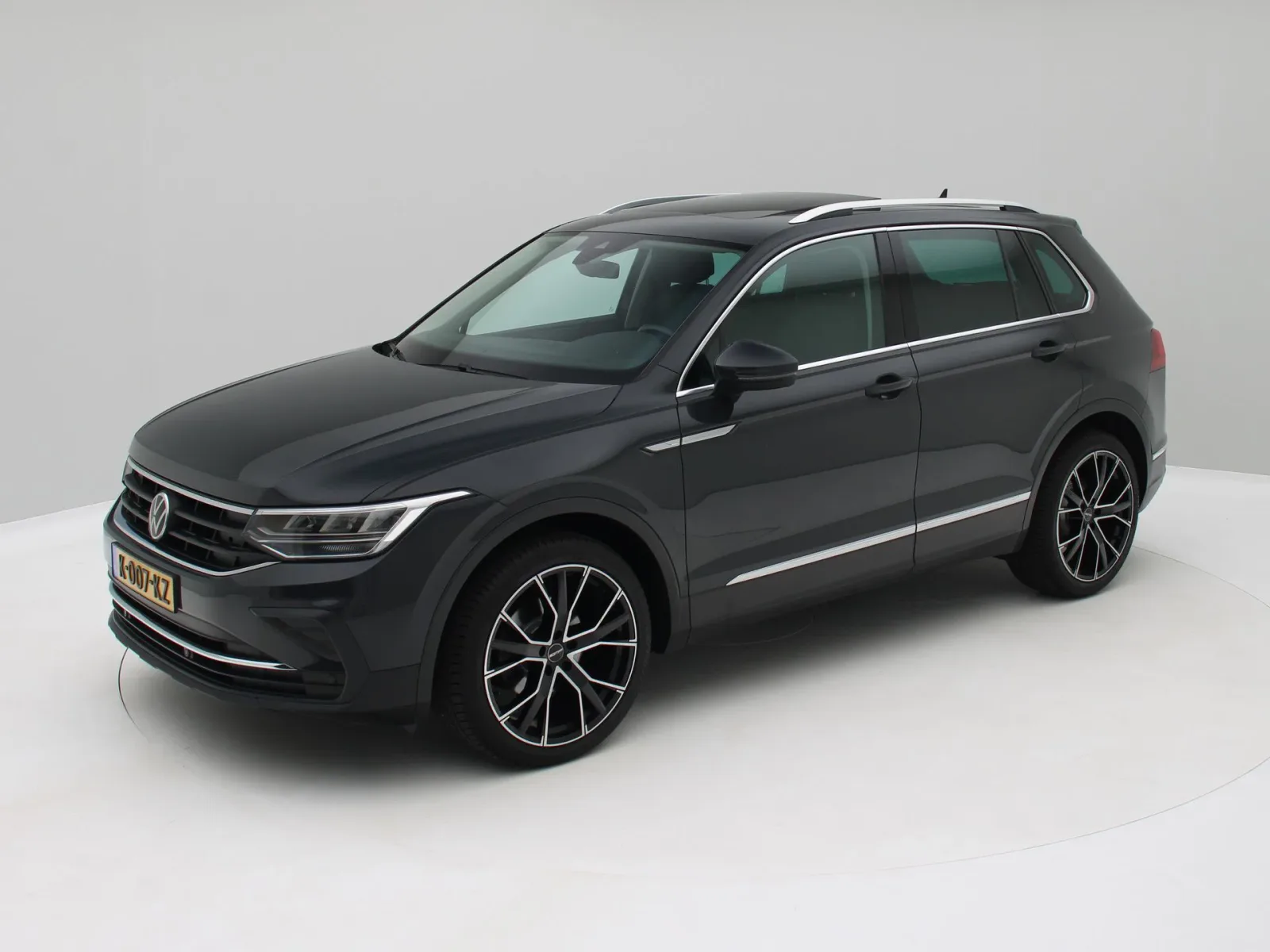 Volkswagen Tiguan (2021) — foto 1