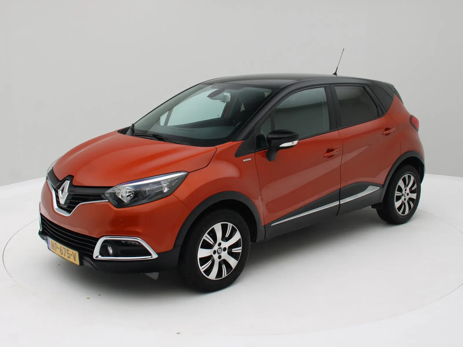 Renault Captur (2017) — foto 1