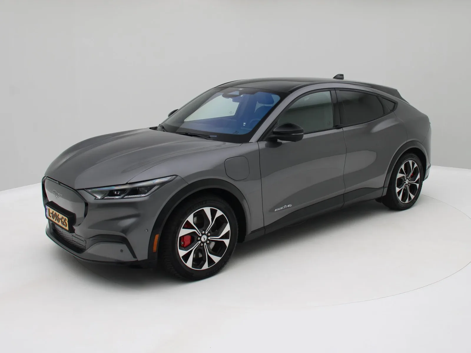 Ford Mustang (2021) — foto 1