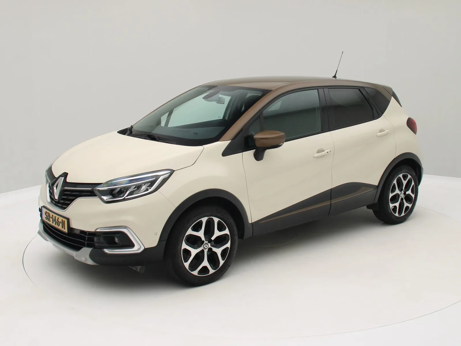 Renault Captur (2018) — foto 1