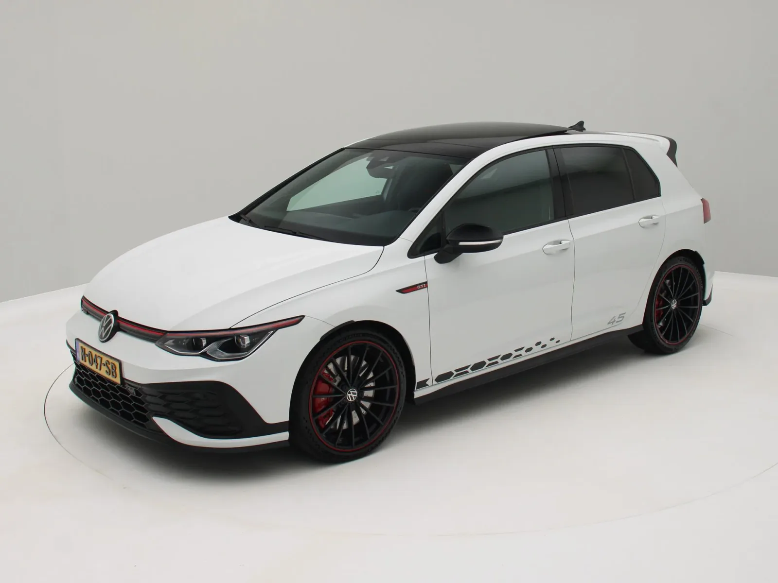 Volkswagen Golf (2021) — foto 1