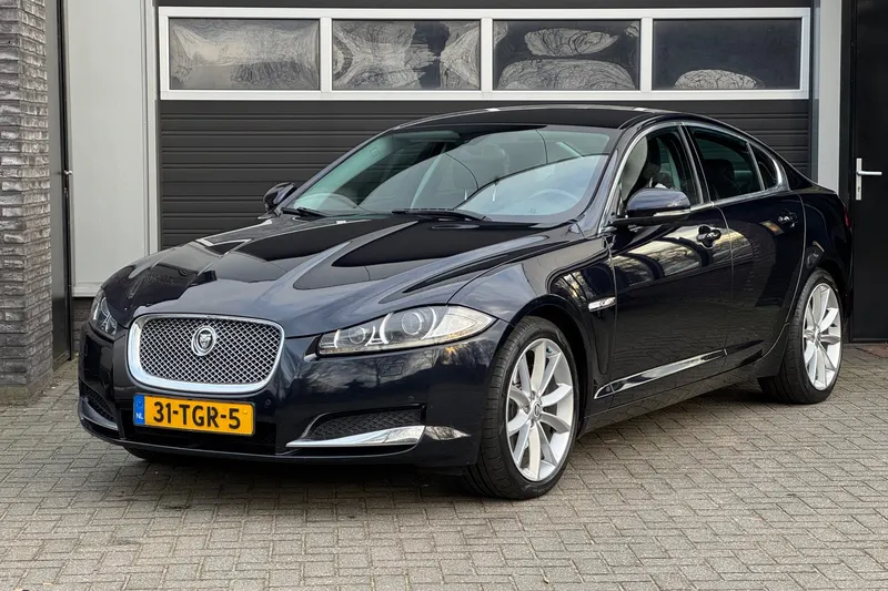 Jaguar XF (2012)