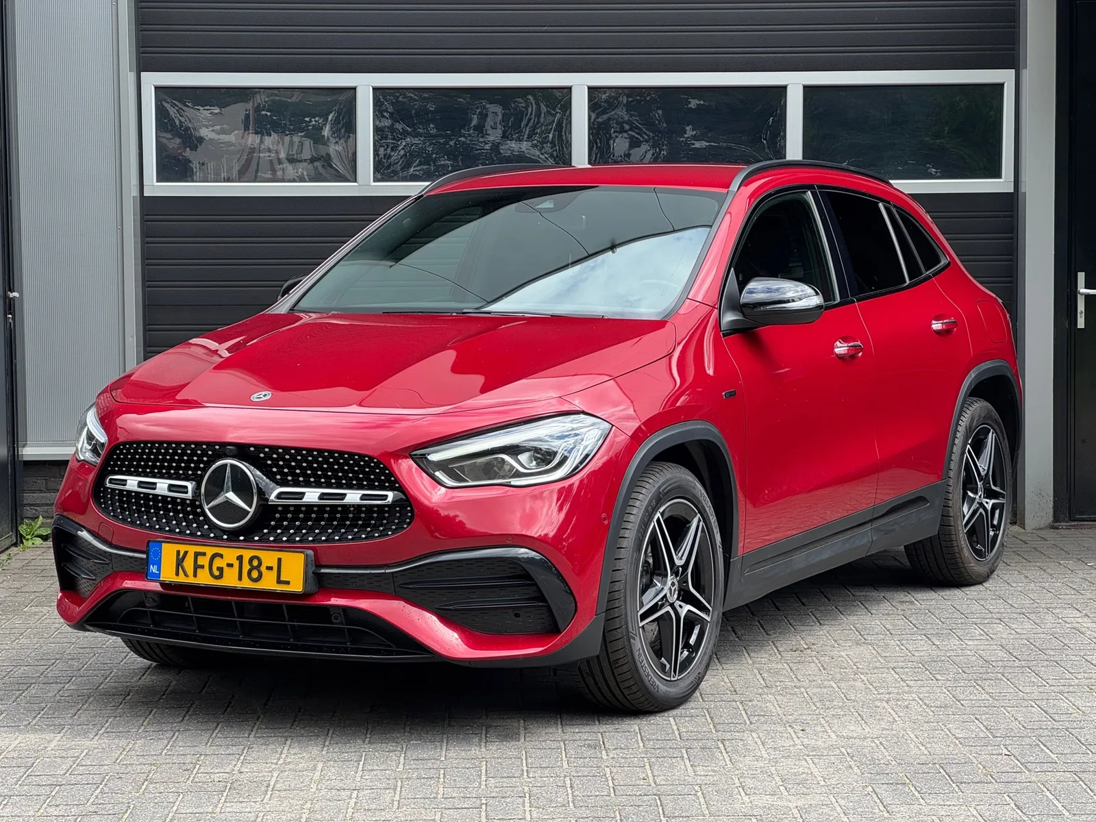 Mercedes-Benz GLA (2020) — foto 1