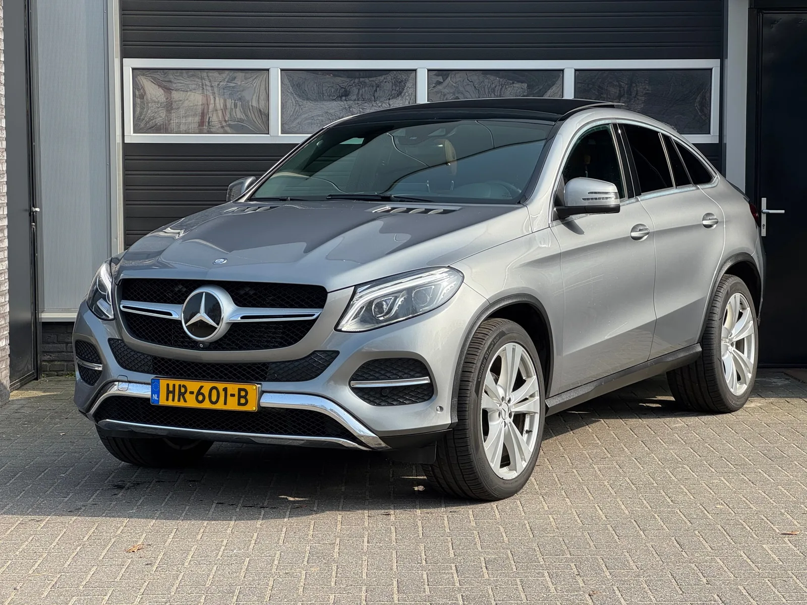 Mercedes-Benz GLE (2015) — foto 1