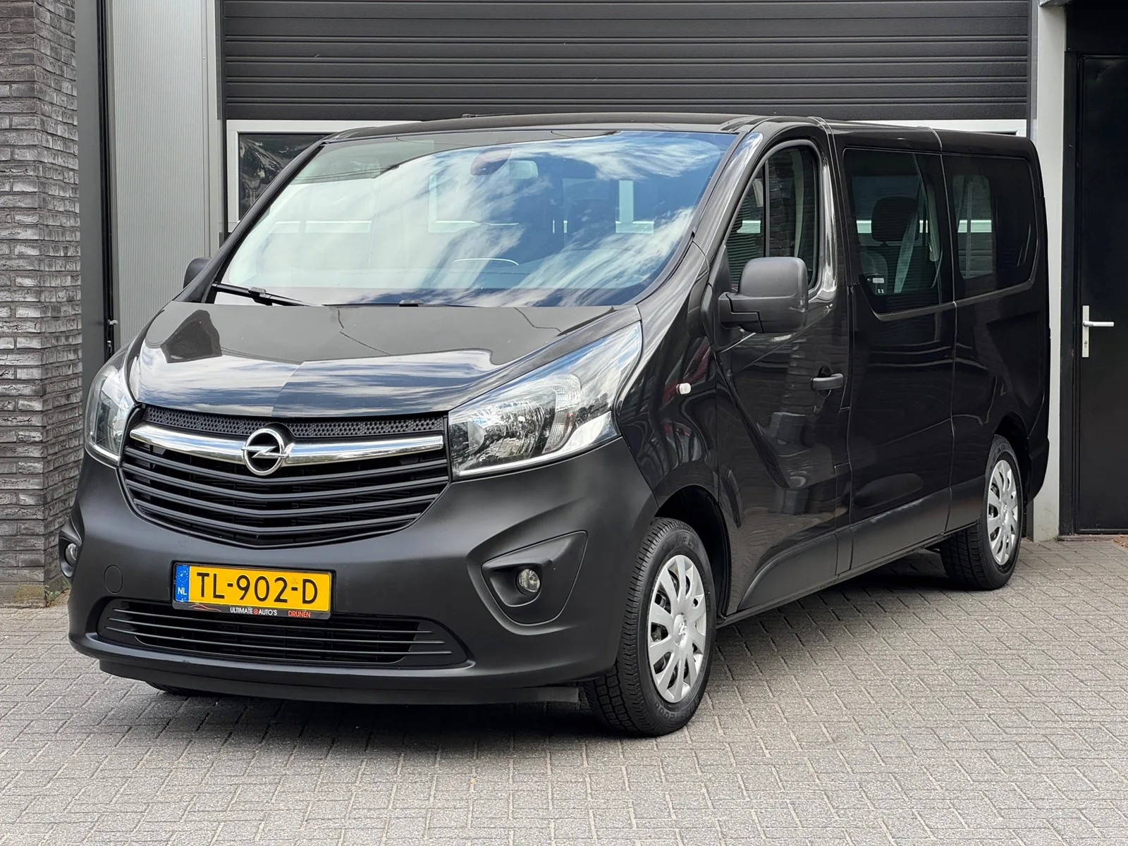 Opel Vivaro (2015) — foto 1