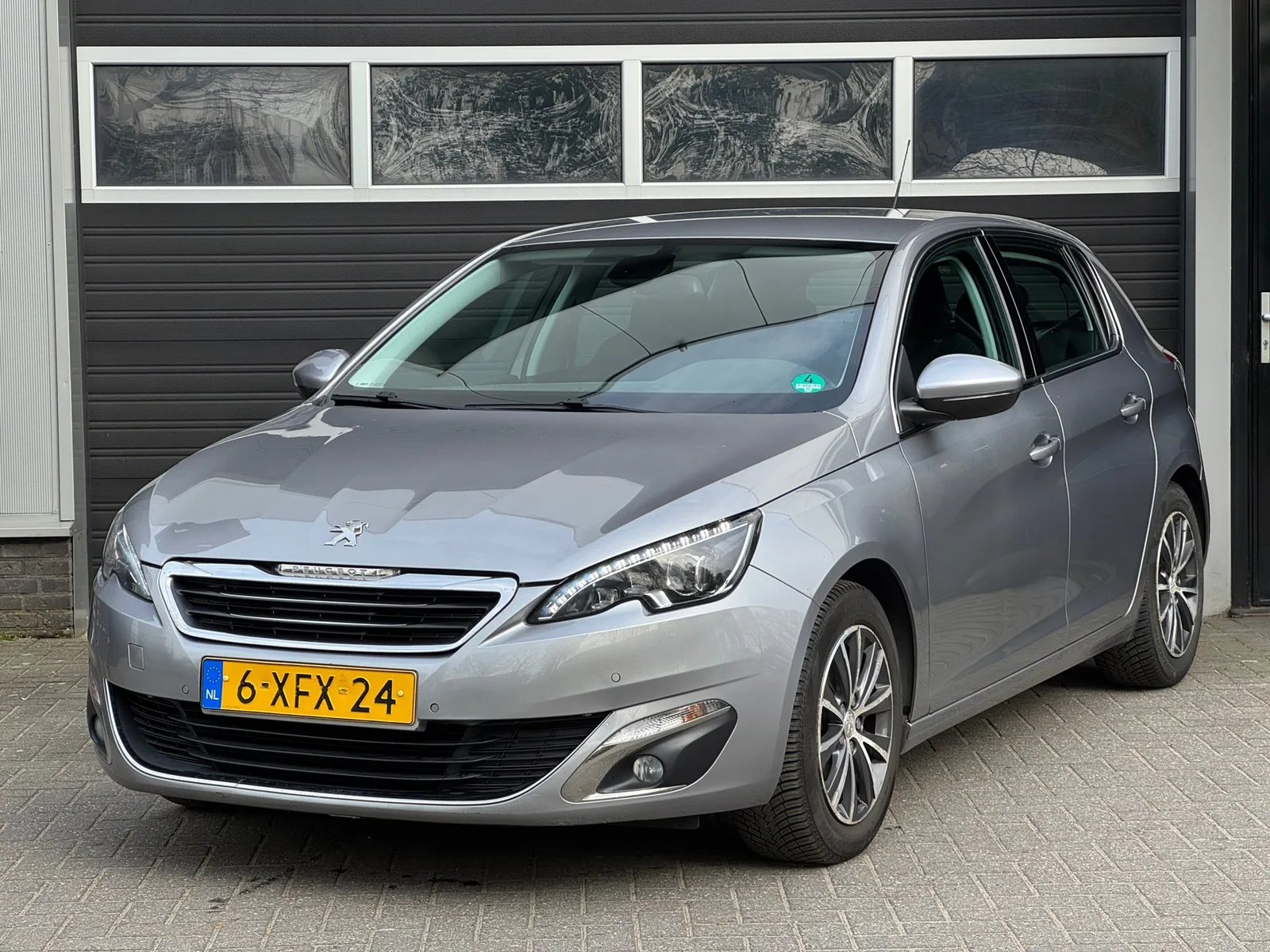 Peugeot 308 (2014) — foto 1