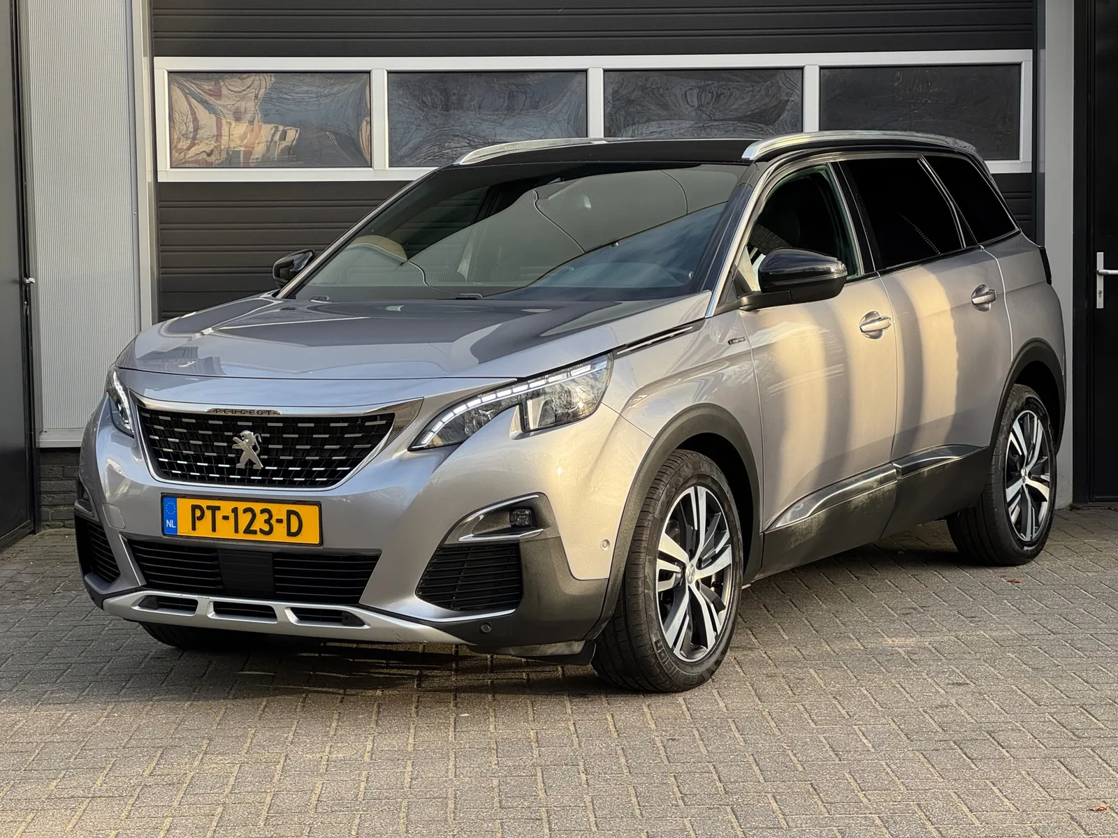Peugeot 5008 (2017) — foto 1