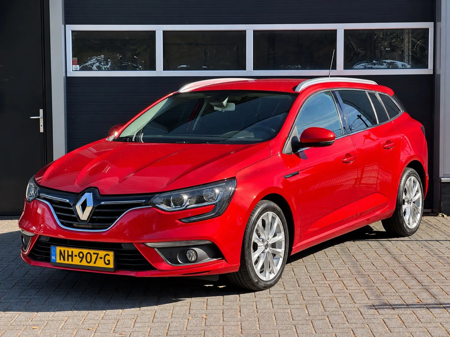 Renault Mégane (2017) — foto 1