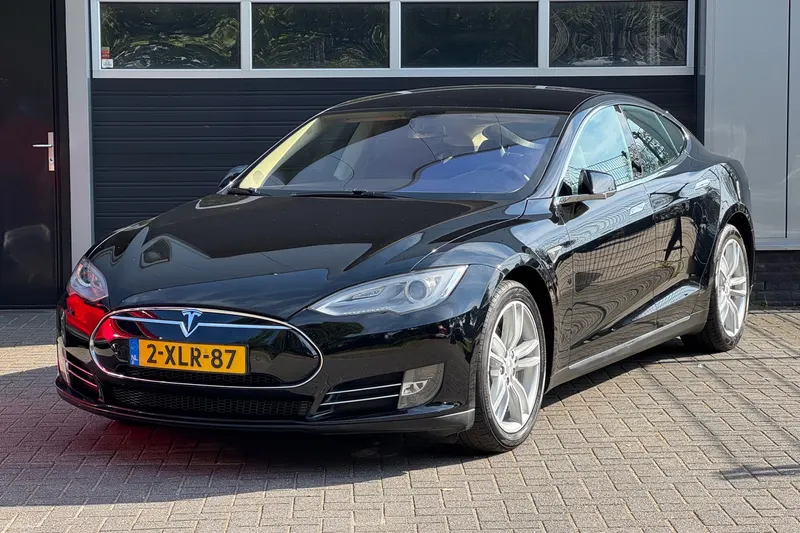 Tesla Model S (2014)