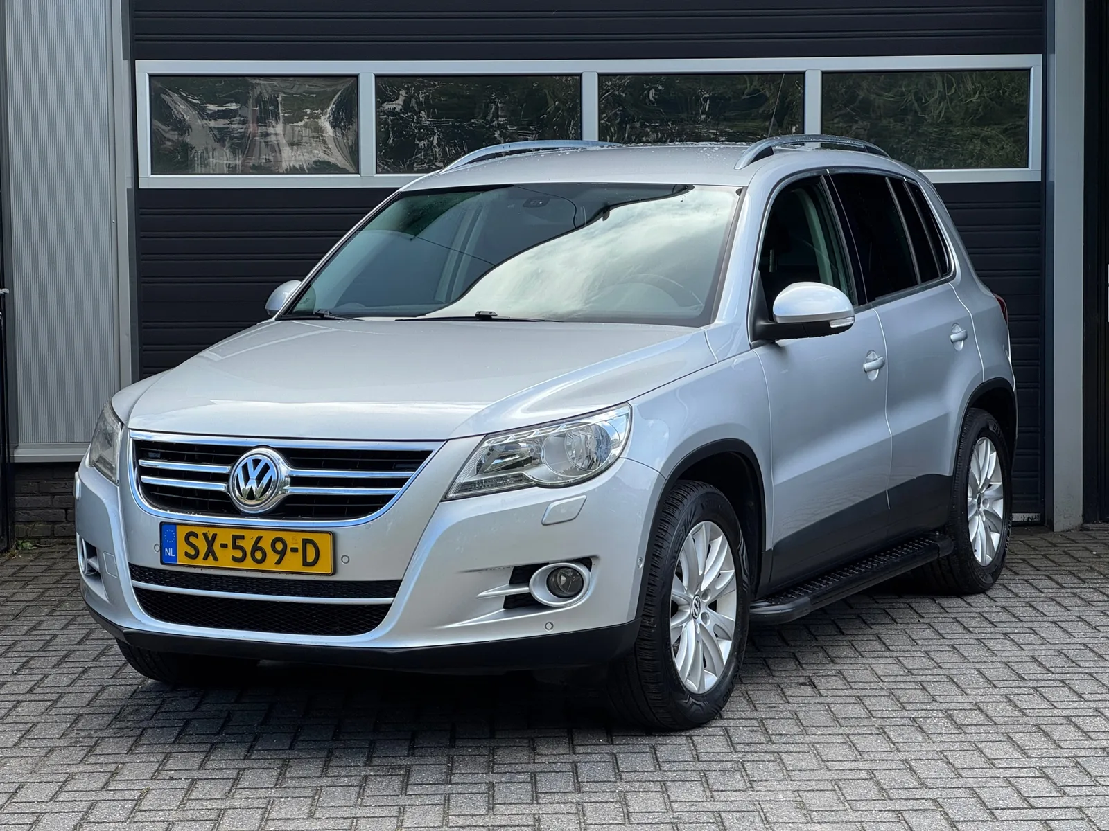Volkswagen Tiguan (2010) — foto 1