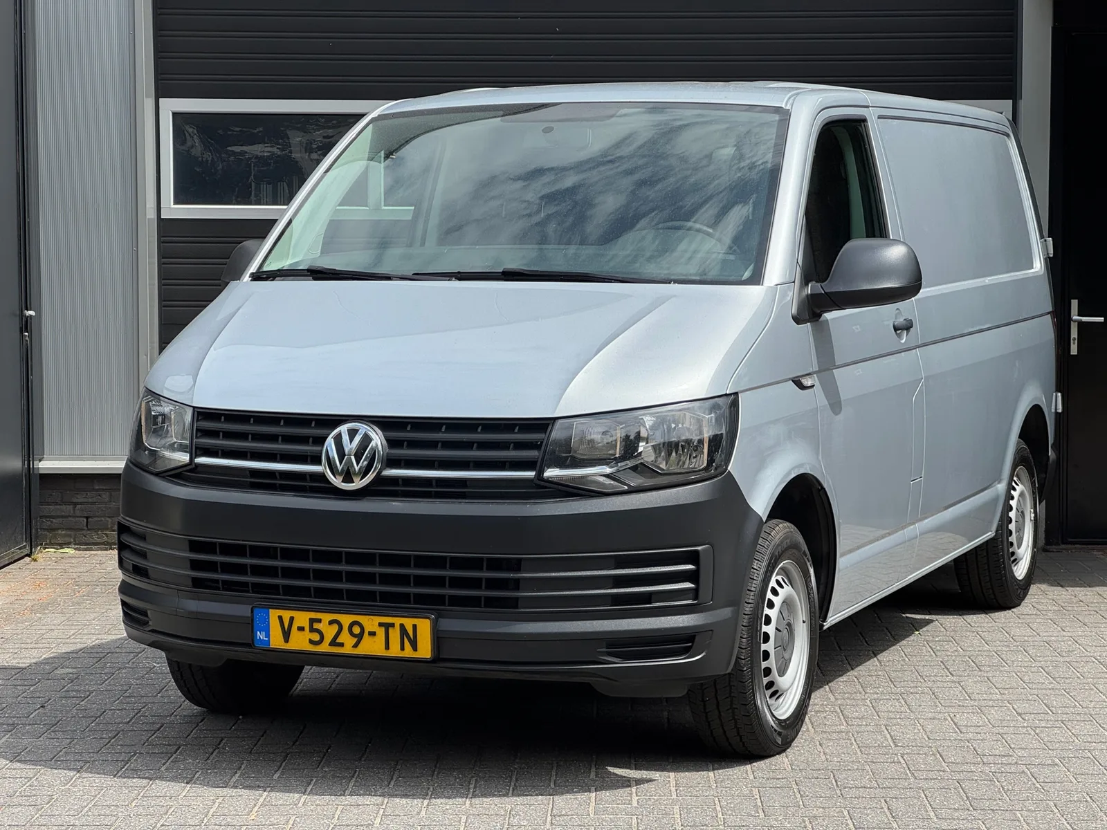 Volkswagen Transporter (2018) — foto 1