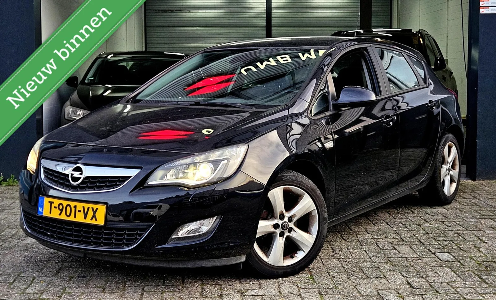 Opel Astra (2010) — foto 1