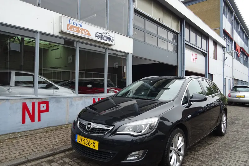 Opel Astra Sports Tourer (2011)