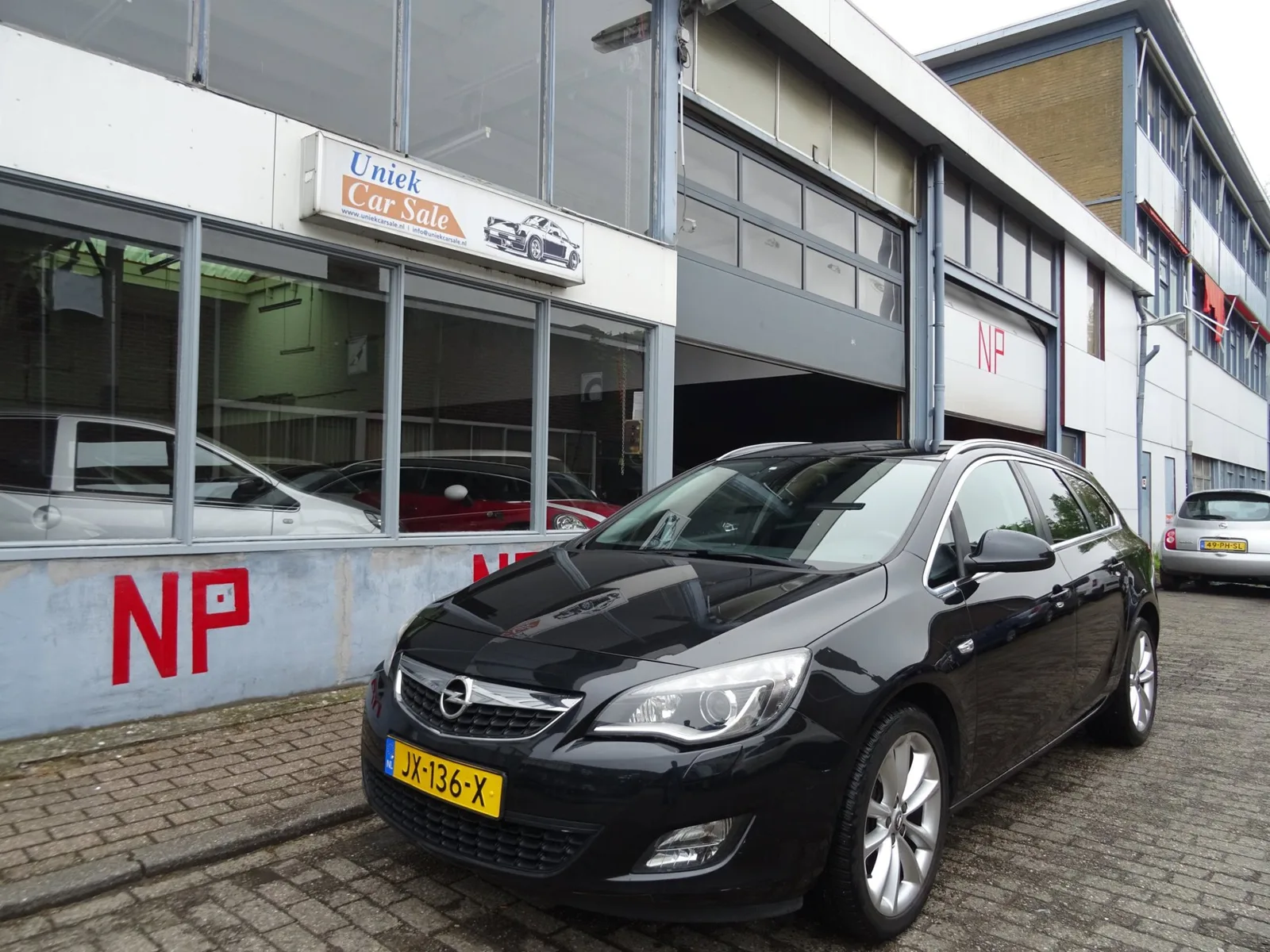 Opel Astra Sports Tourer (2011) — foto 1
