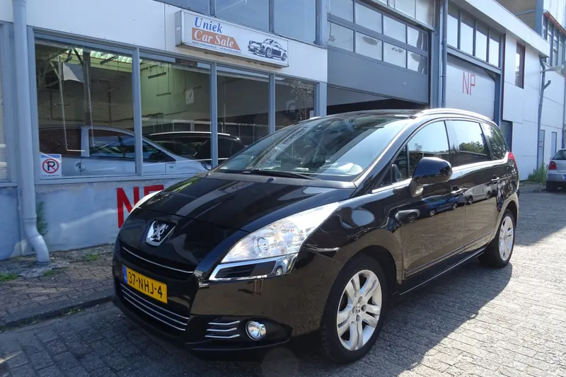 Peugeot 5008 (2010)