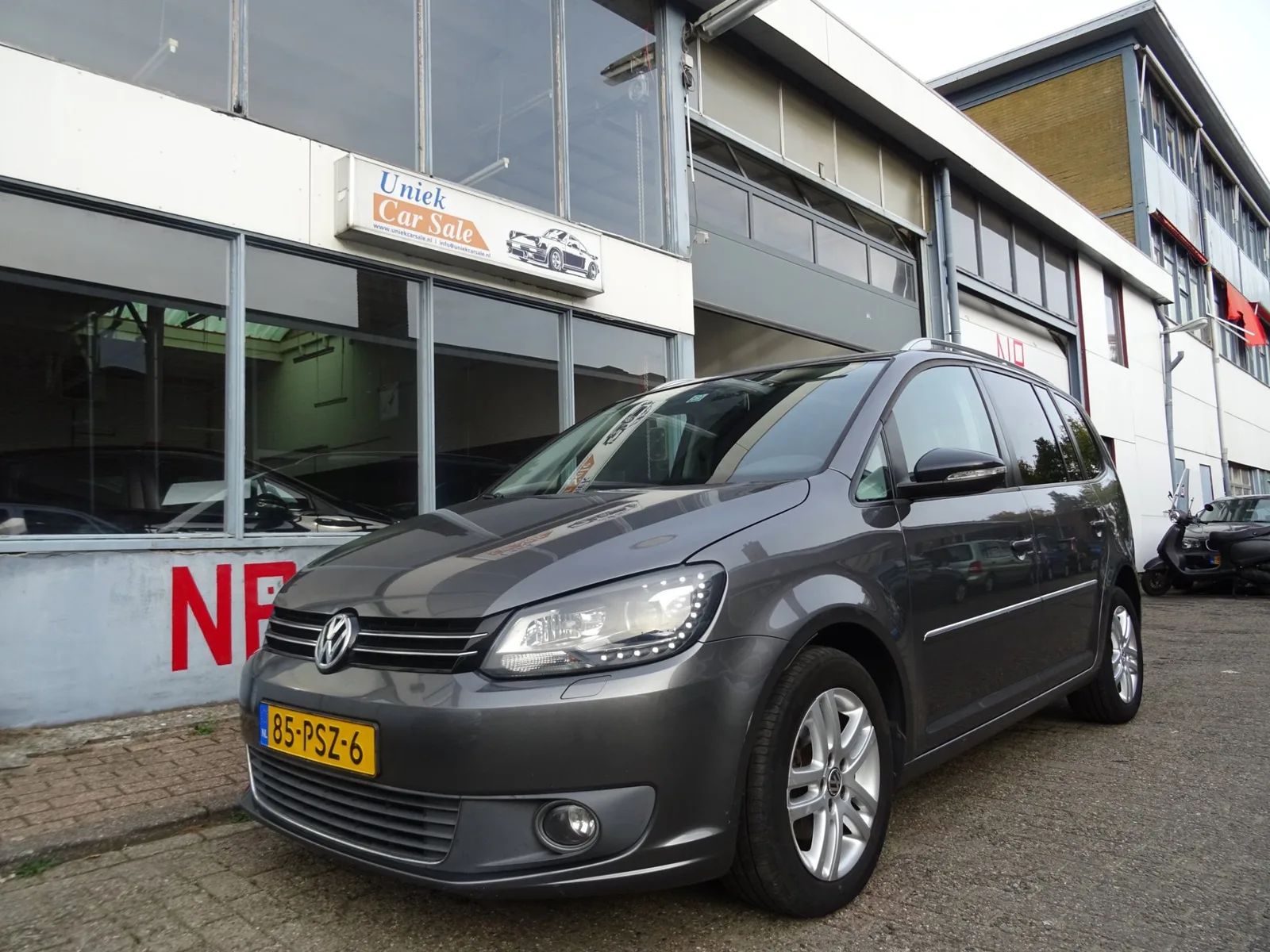 Volkswagen Touran (2011) — foto 1