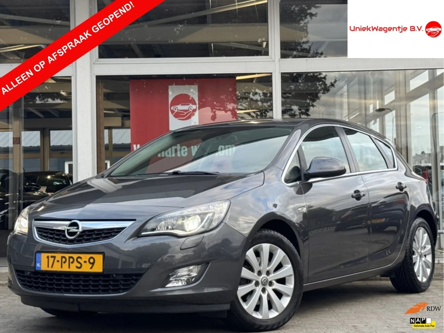 Opel Astra (2011) — foto 1