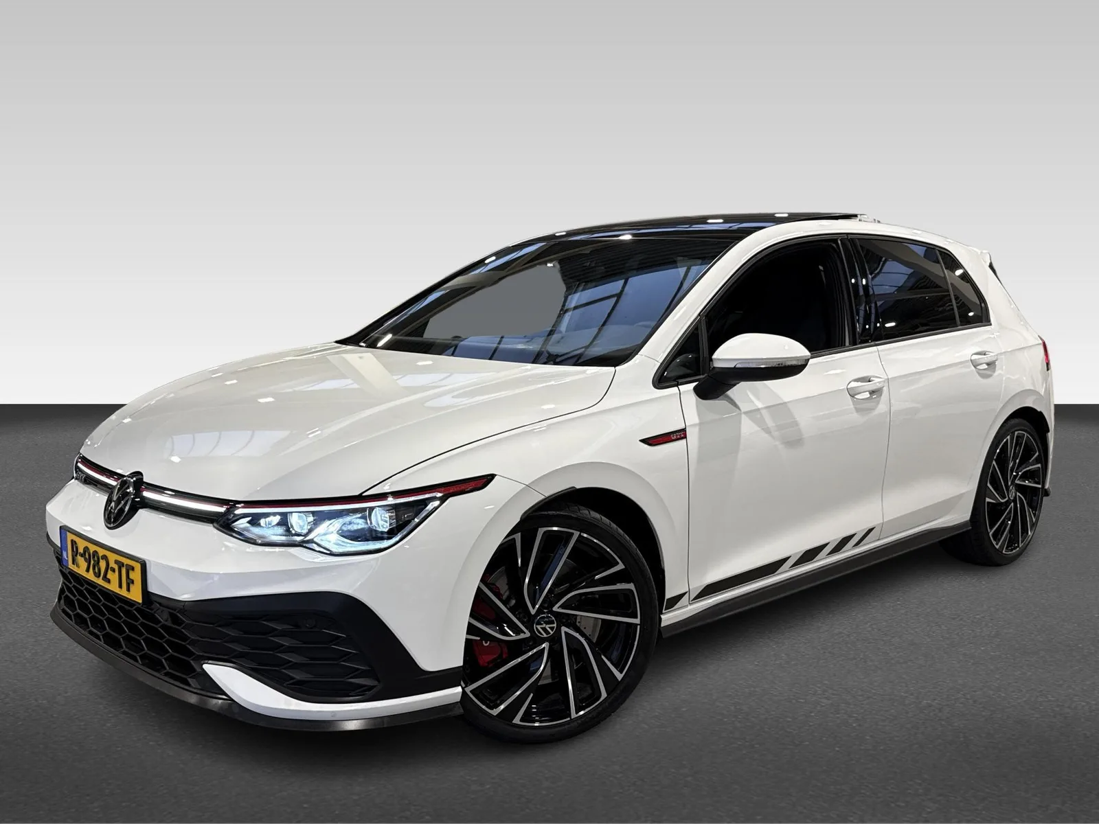 Volkswagen Golf (2022) — foto 1