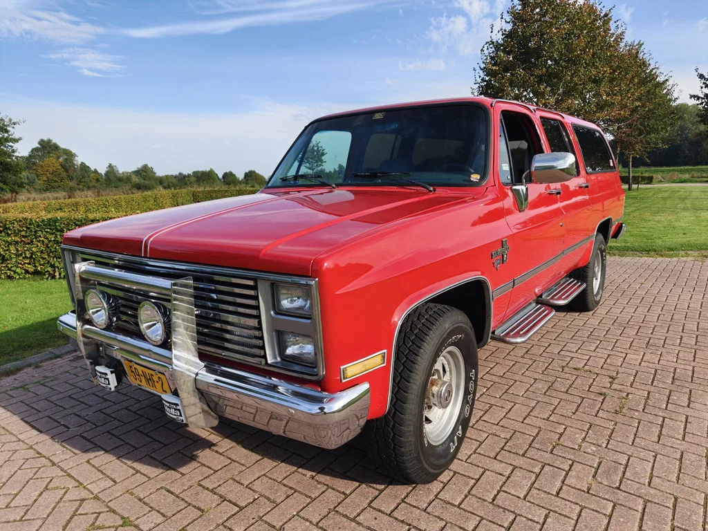 Chevrolet Suburban (1986) — foto 1