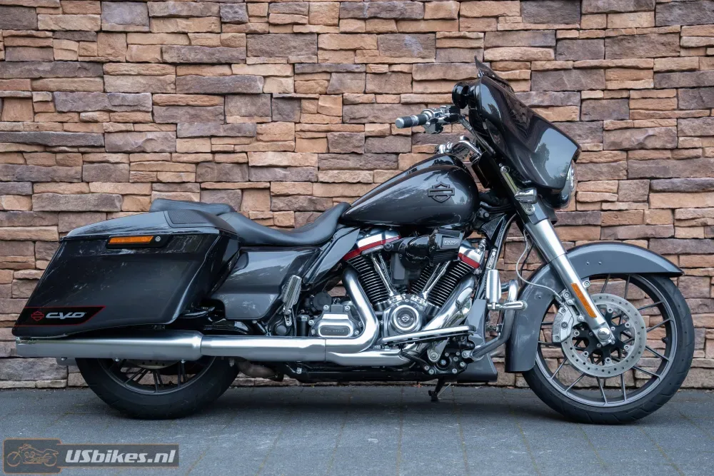 Harley-Davidson CVO Street Glide (2020) — foto 1