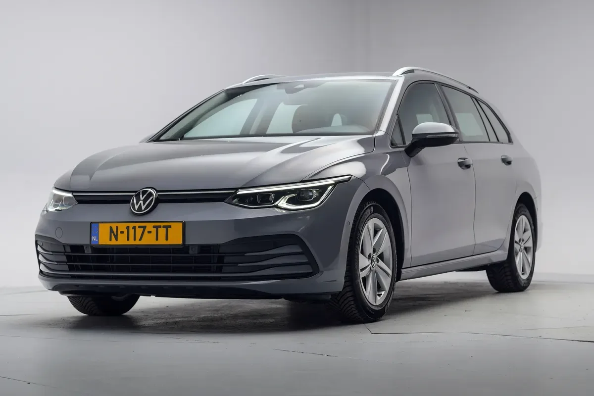 Volkswagen Golf (2022) — foto 1