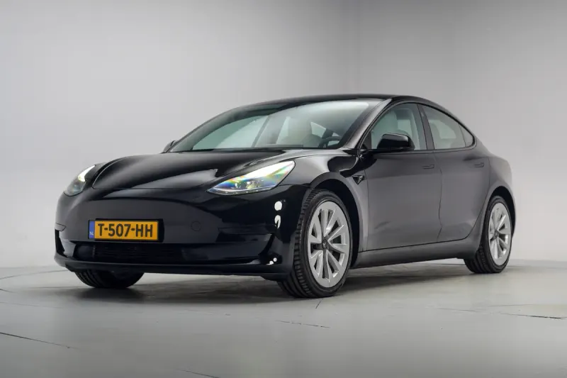 Tesla Model 3 (2023)