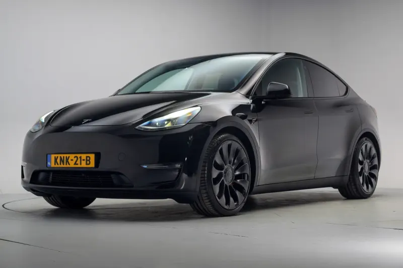 Tesla Model Y (2023)
