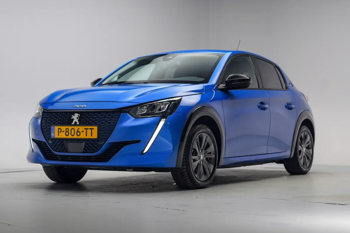 Peugeot e-208 (2022) — foto 1