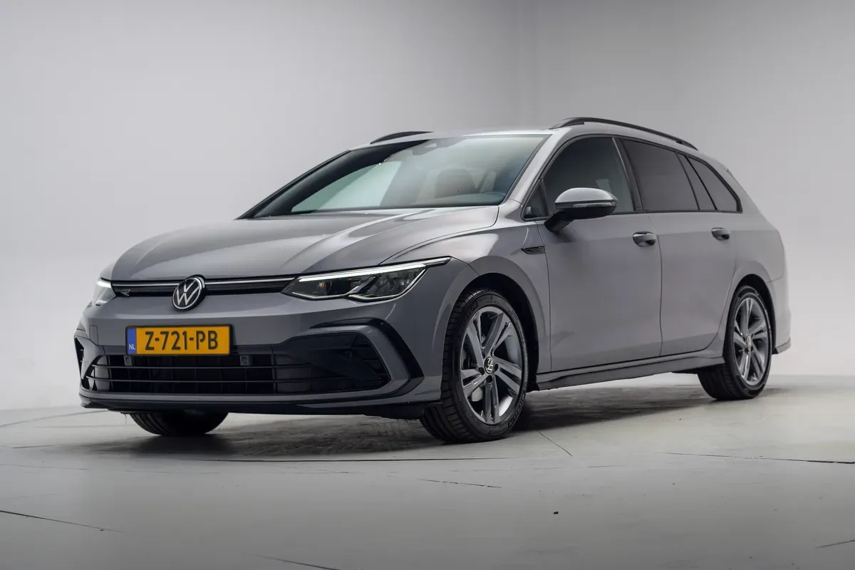 Volkswagen Golf (2024) — foto 1