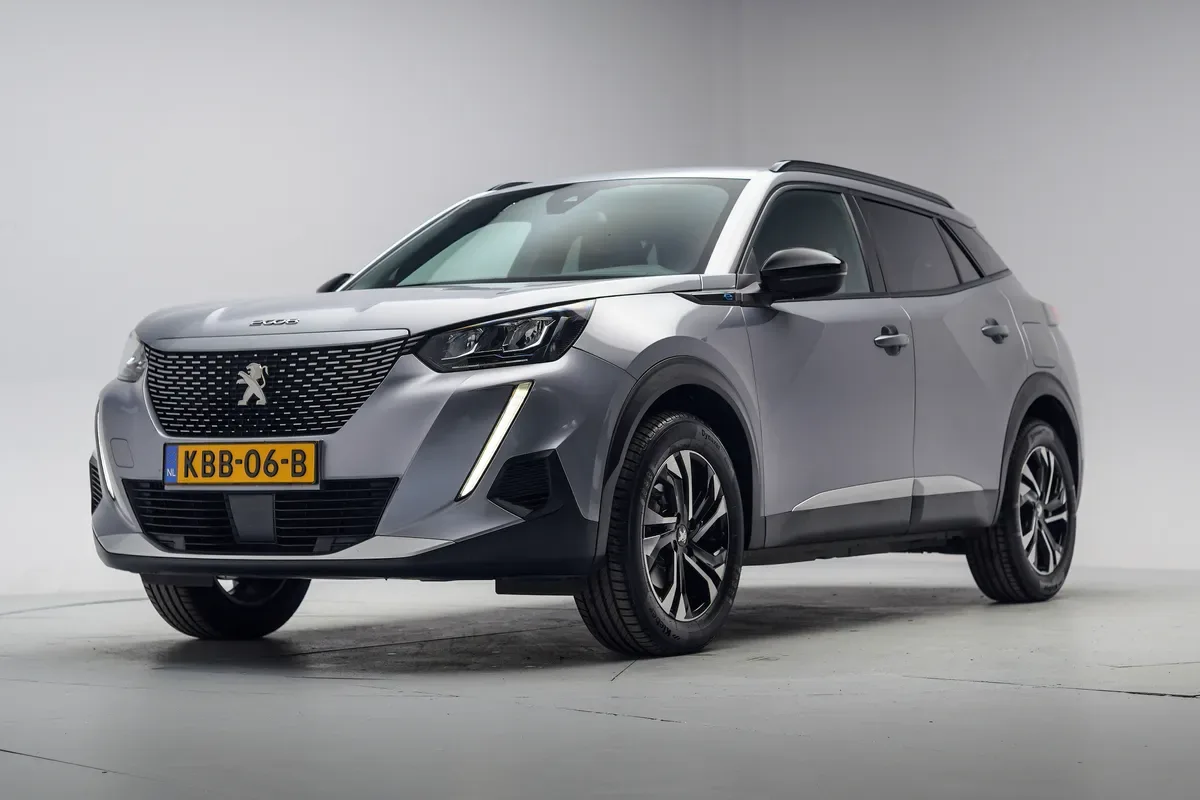 Peugeot e-2008 (2023) — foto 1