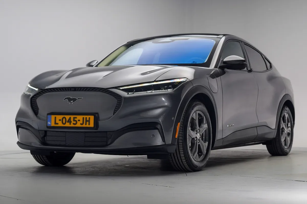 Ford Mustang Mach-E (2021) — foto 1
