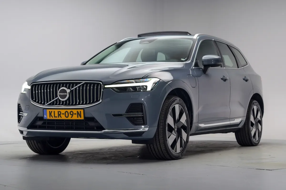 Volvo XC60 (2023) — foto 1