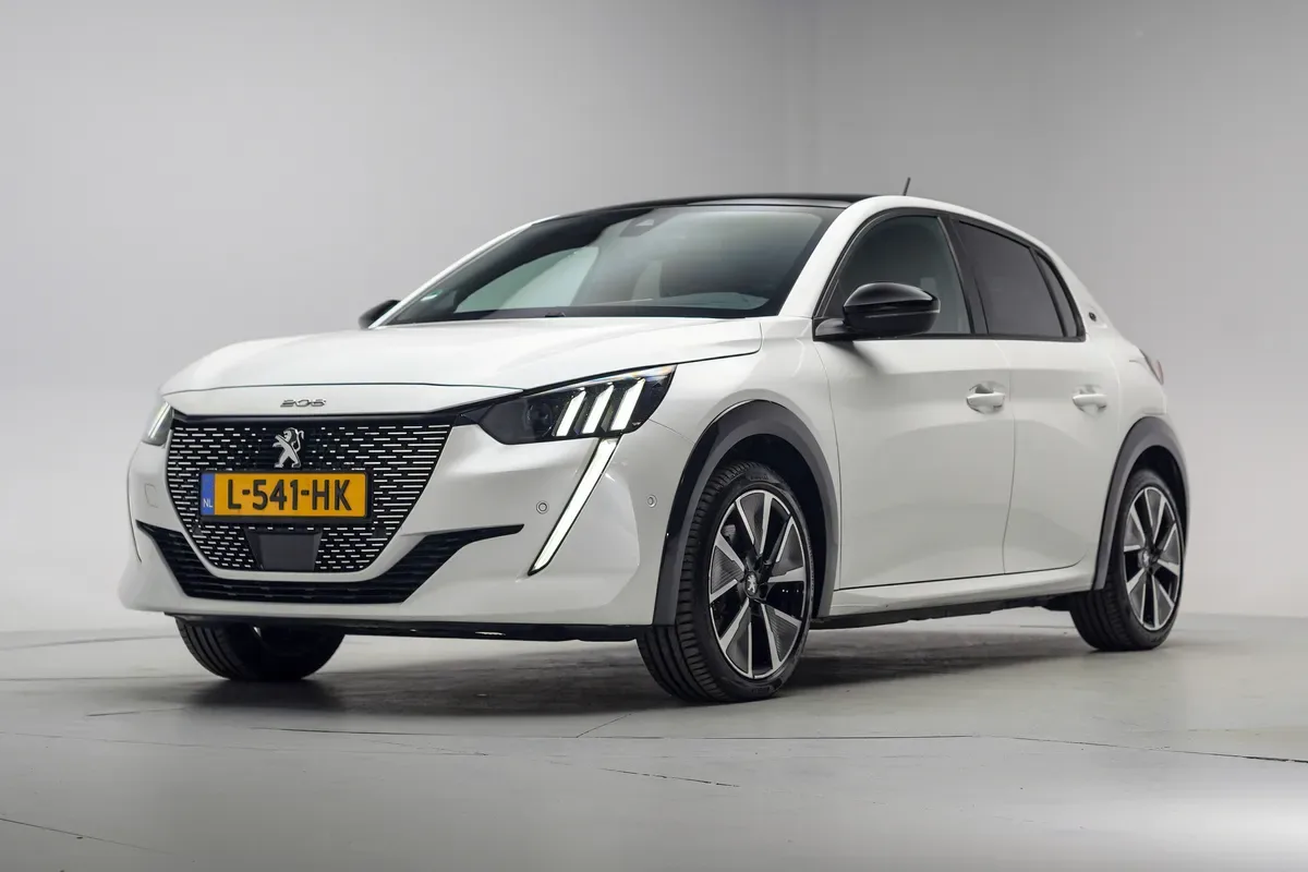 Peugeot e-208 (2021) — foto 1
