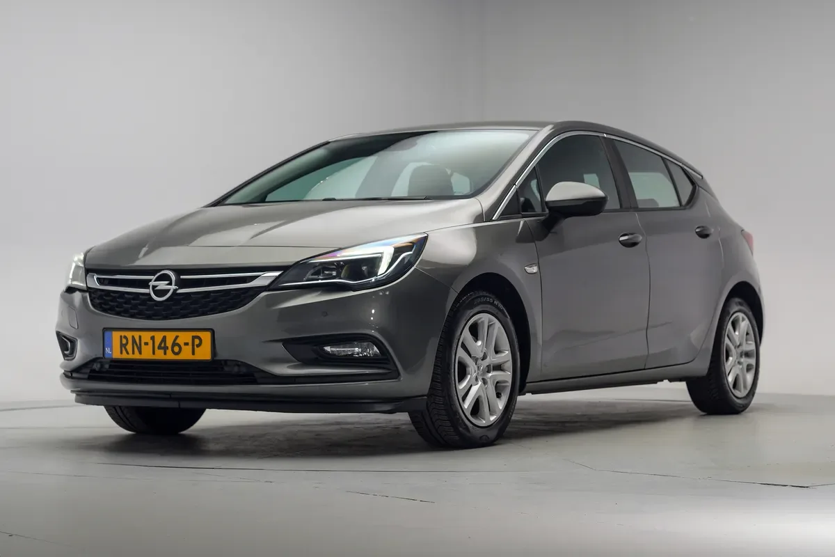 Opel Astra (2018) — foto 1