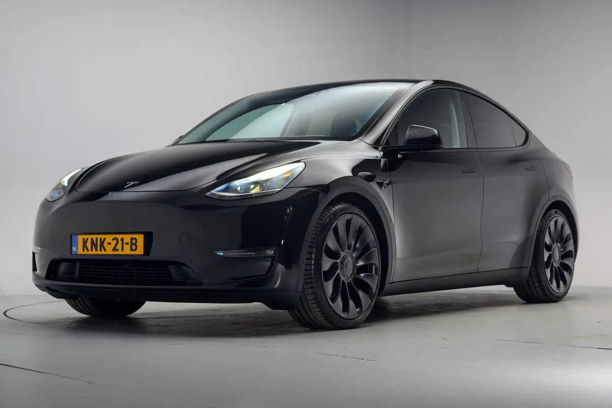 Tesla Model Y (2023) — foto 1