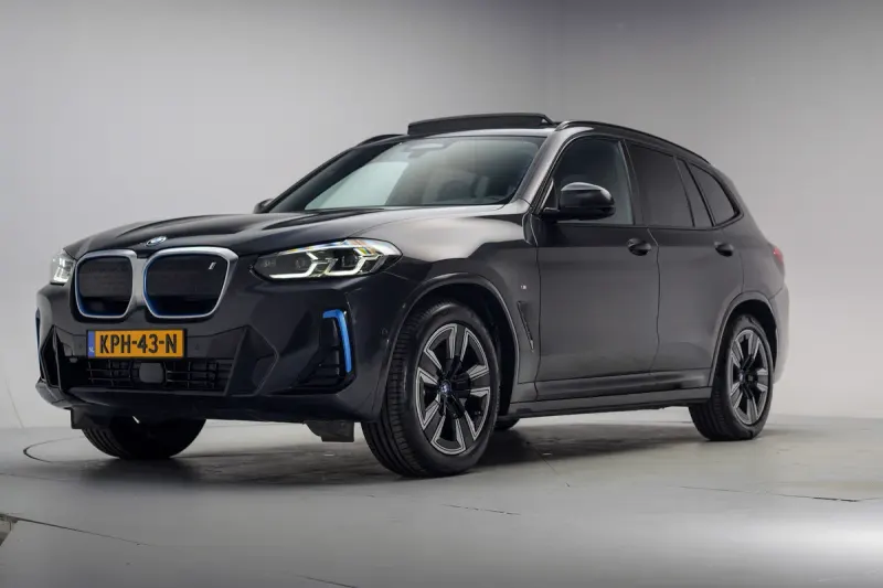 BMW iX3 (2023)