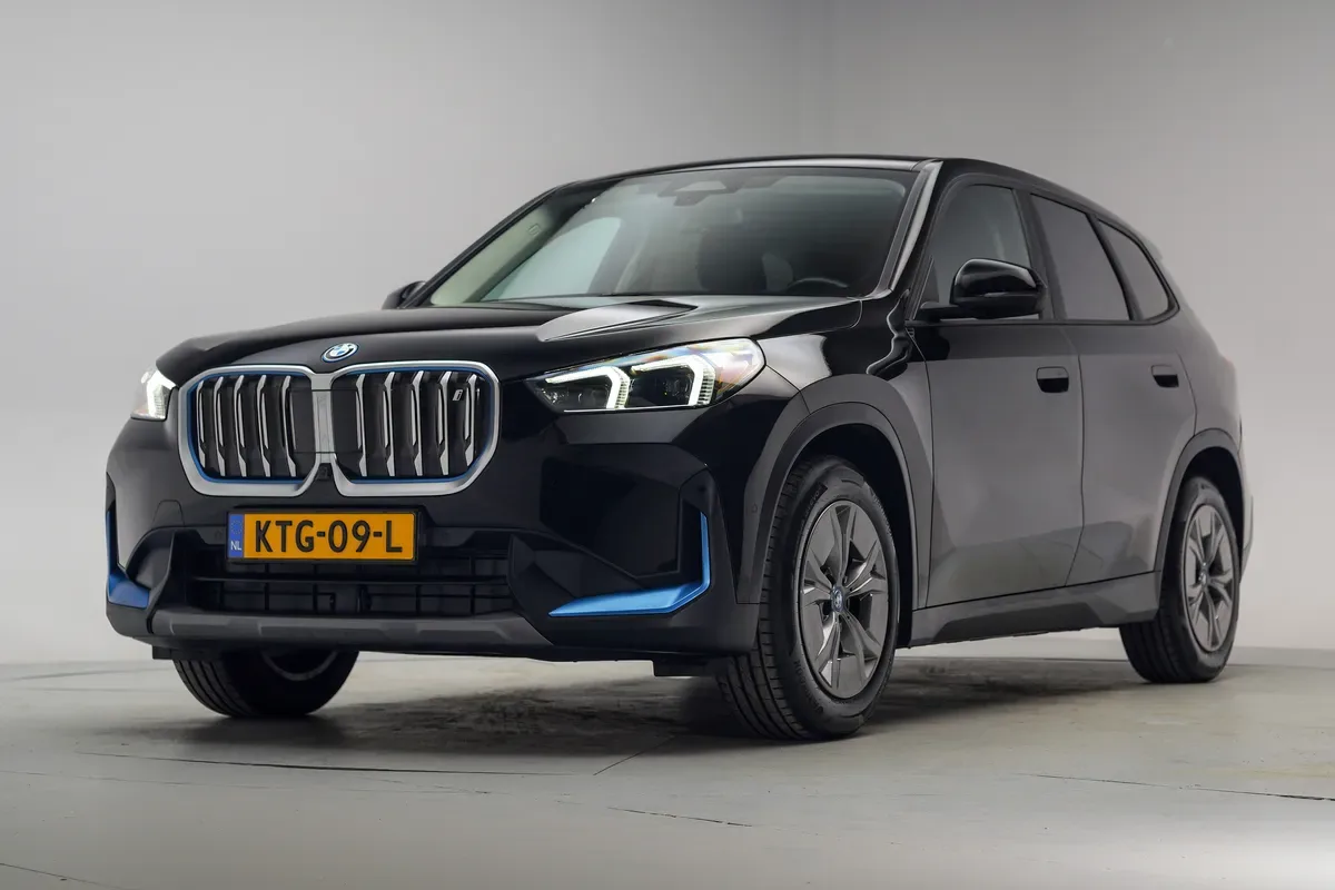 BMW iX1 (2023) — foto 1