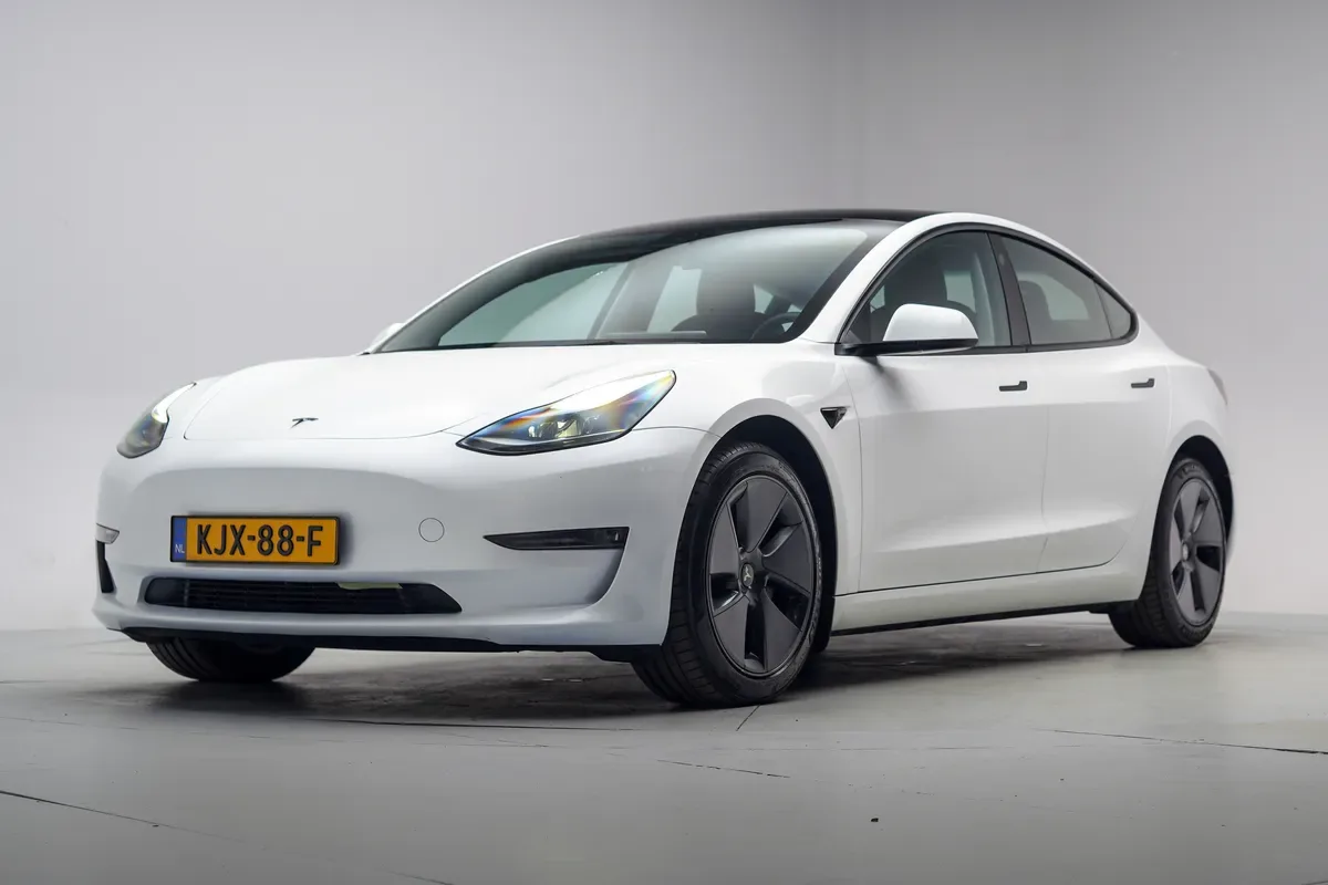 Tesla Model 3 (2023) — foto 1