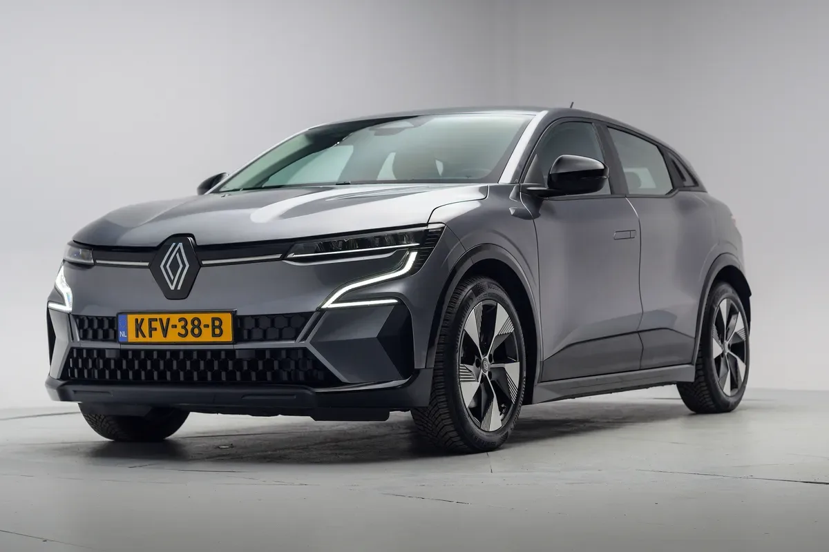 Renault Mégane E-Tech (2023) — foto 1