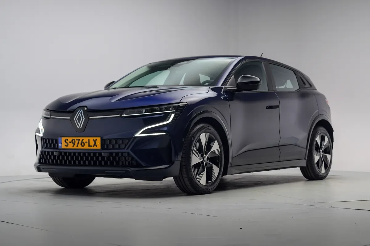 Renault Mégane E-Tech (2023) — foto 1