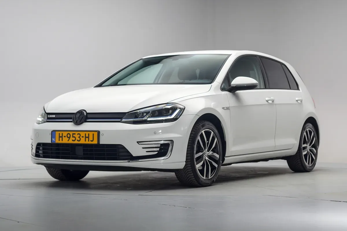 Volkswagen E-Golf (2020) — foto 1