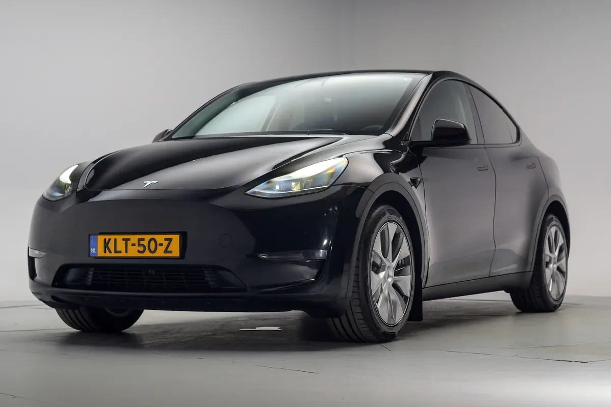 Tesla Model Y (2023) — foto 1