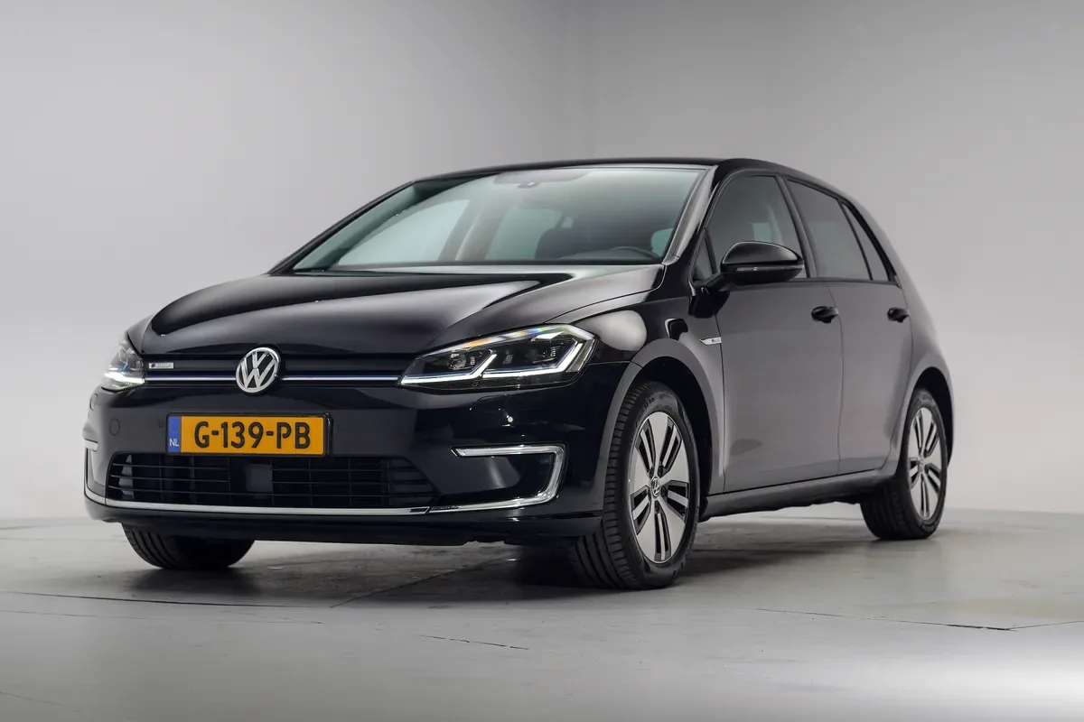 Volkswagen E-Golf (2019) — foto 1