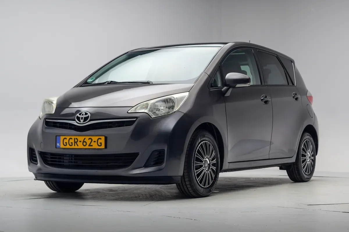 Toyota Verso S (2012) — foto 1